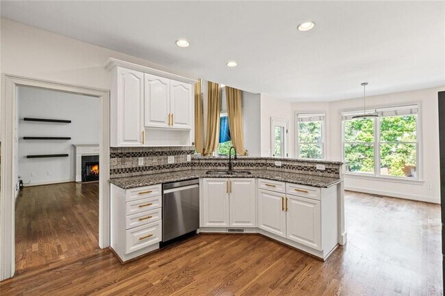 Building Photo - 12857 Waterside Dr