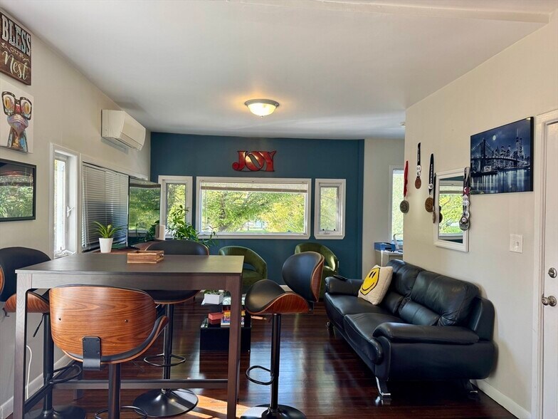 Building Photo - 116 Marginal St