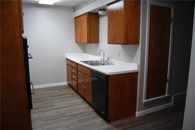 Building Photo - 909 Memorial Dr