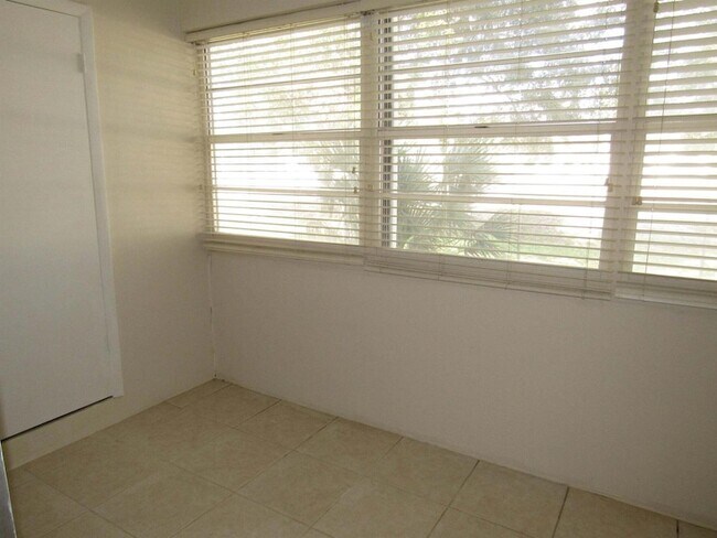 Building Photo - 2302 Sunrise Blvd