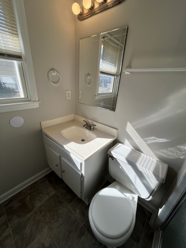 Building Photo - 526 Huntsmoor Dr