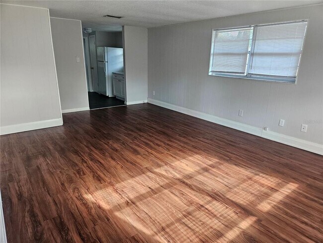 Building Photo - 5309 Oakwood Ct