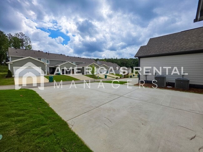 Building Photo - 1019 Grand River Blvd W