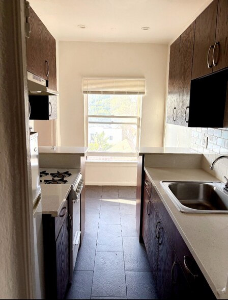 Building Photo - 1845 N Gramercy Pl