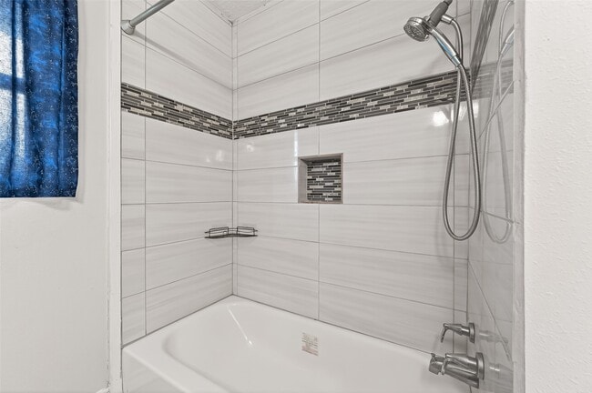 Building Photo - 3003 Topham Cir