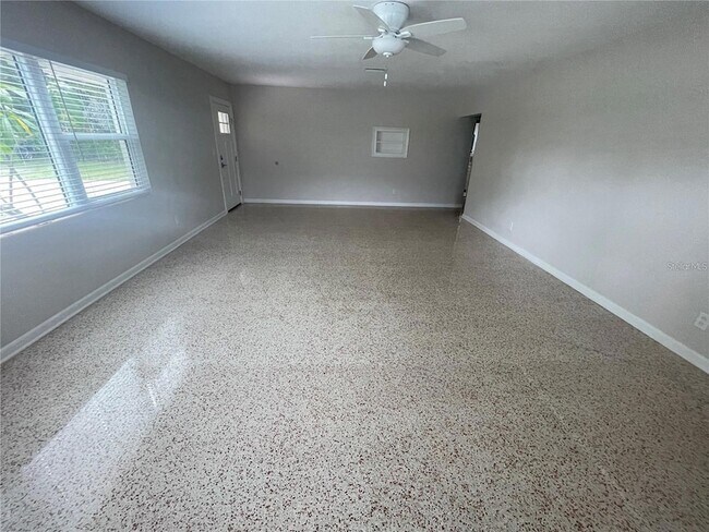 Building Photo - 1536 Illinois Rd