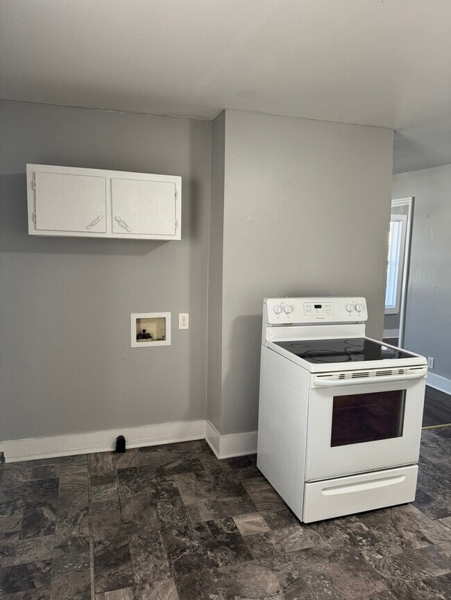 Building Photo - 1609 17th Ave N