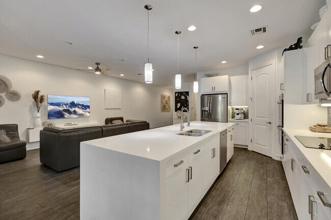 Building Photo - 100 NW 69th Cir