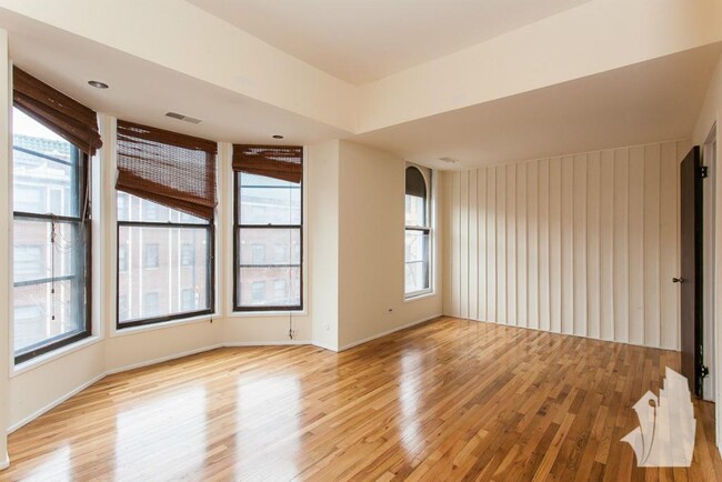 Building Photo - 2 bedroom in Chicago IL 60657