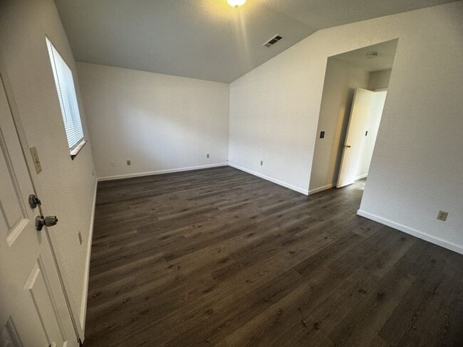 Building Photo - Charming 2 Bedroom, 1 Bath Home for Rent!