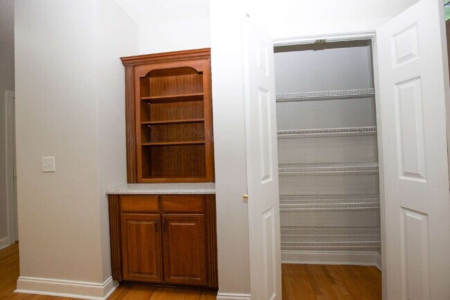 Building Photo - "Spacious 3-Bedroom Retreat with 3200 Sq Ft of Comfort in Seven Lakes!"