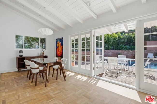 Building Photo - 864 Bienveneda Ave