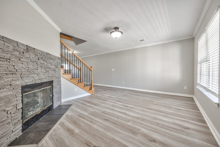 Building Photo - 1489 E 120th St