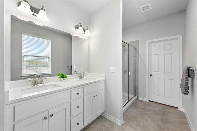 Building Photo - 11921 Cimaizon Dr