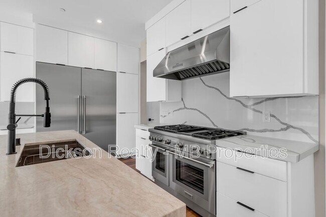 Building Photo - 31 Campolina St