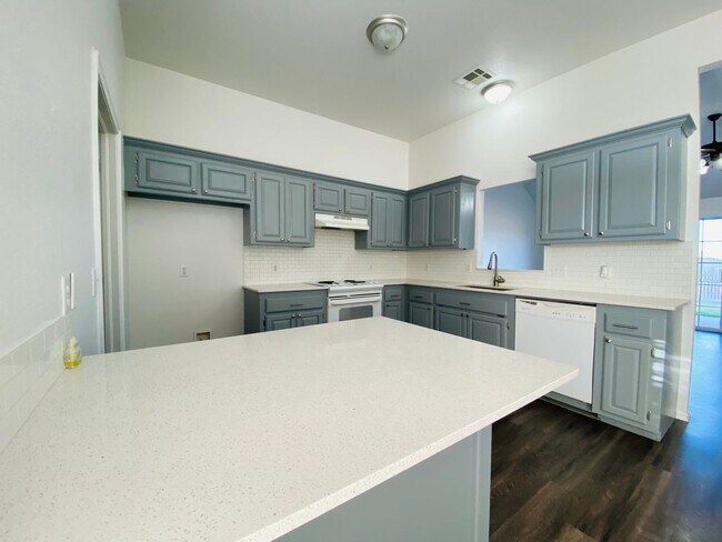 Building Photo - 407 S Pointe Ln