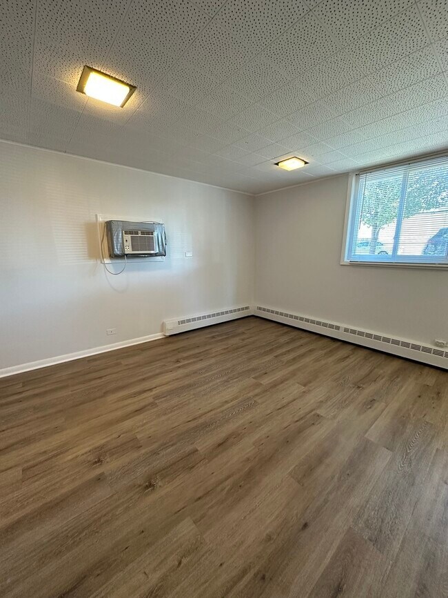 Building Photo - 3400 Main St