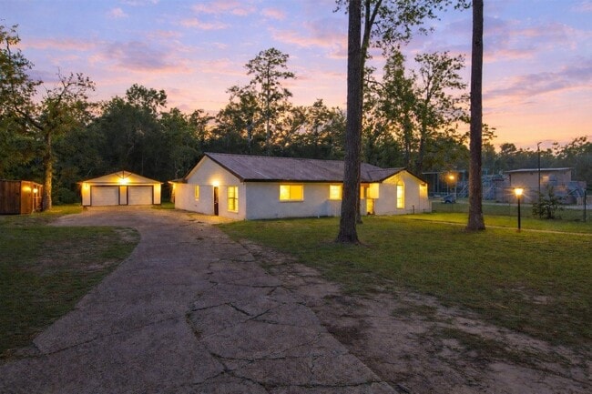 Building Photo - 1702 Athens Dr