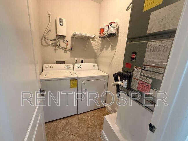 Building Photo - 3725 S Lake Orlando Pkwy