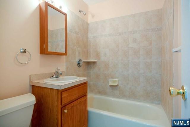 Building Photo - 395 S Park St