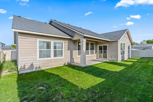 Building Photo - 3173 S Mystic Seaport Ave