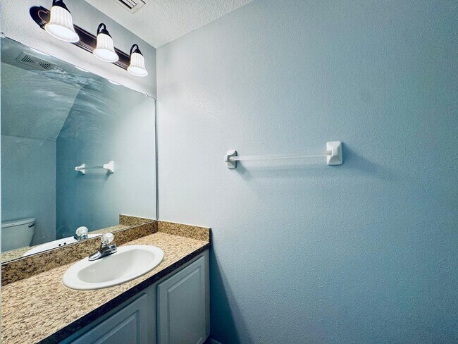 Building Photo - Spacious 2-Bedroom Townhome in Gated Fishh...
