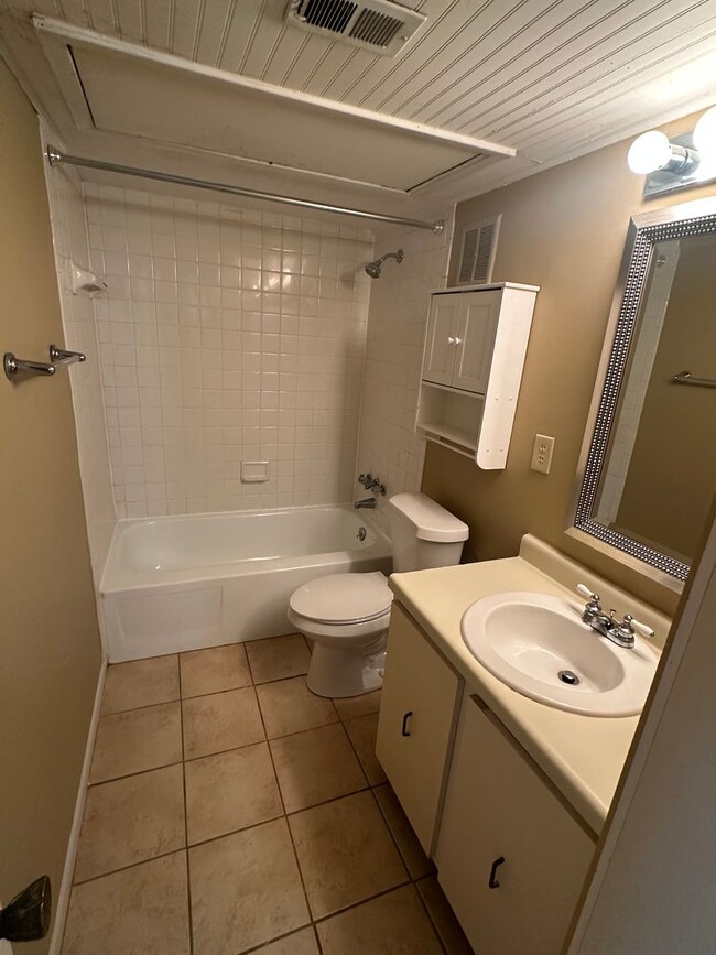 Building Photo - 1BD/1BA Condo located on the Germantown/Memphis Line!