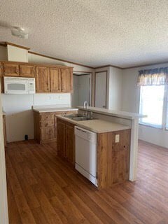 Building Photo - 545 S Apricot Ave