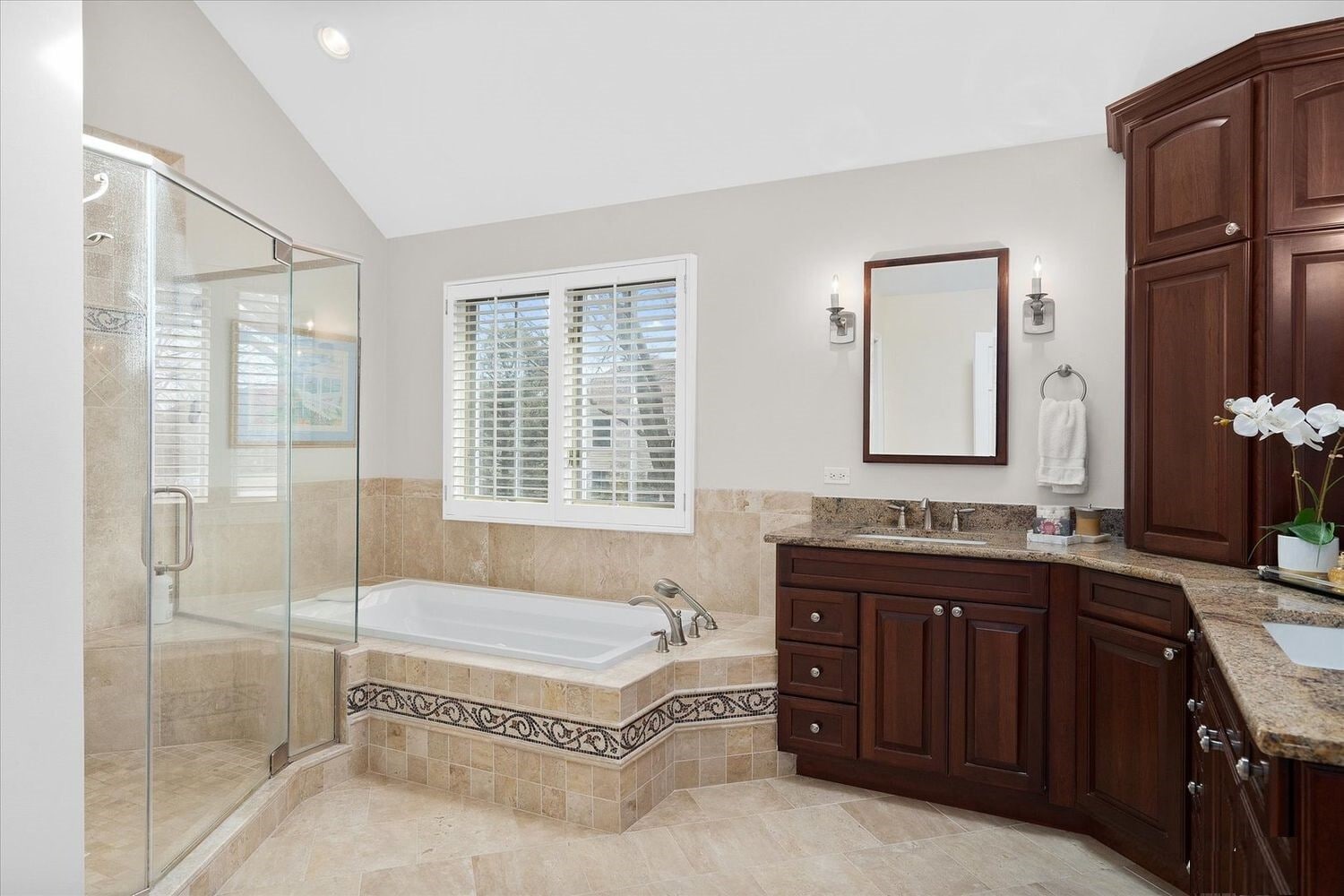 Building Photo - 4311 Camelot Cir