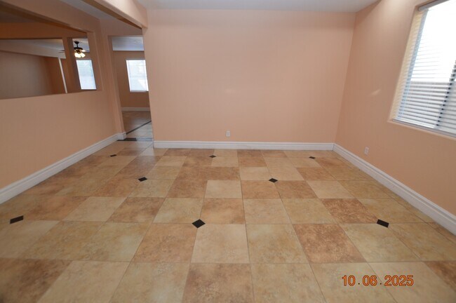 Building Photo - 638 Harvester Course Dr