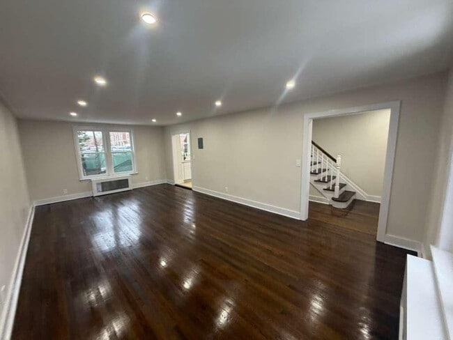 Building Photo - 676 Park Ave