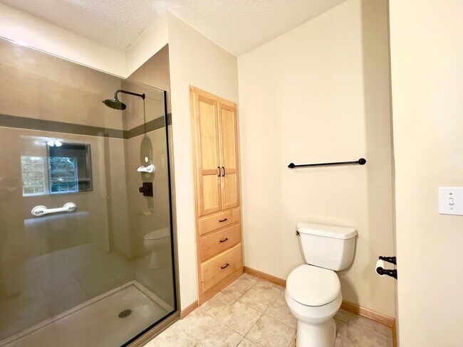 Building Photo - 12022 Vermillion St NE