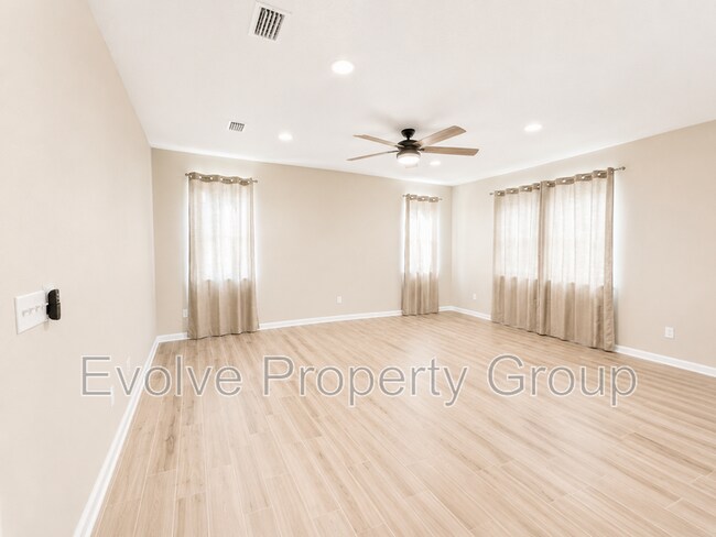 Building Photo - 231 Flach Dr
