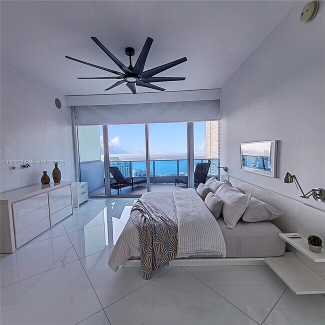 Building Photo - 200 Biscayne Blvd Way