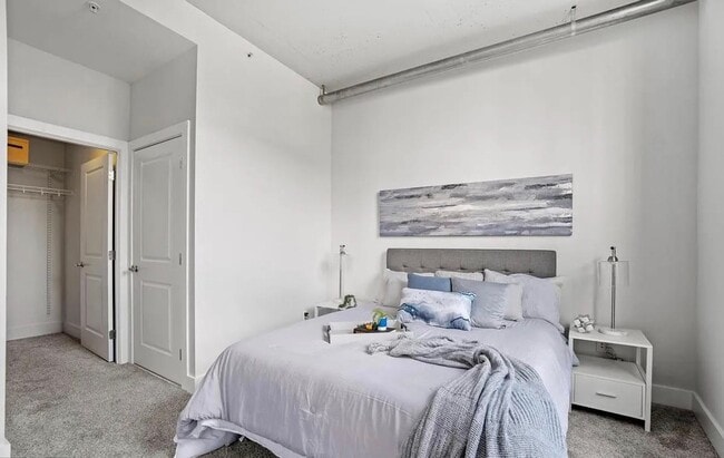 Building Photo - Modern 2BR, 2BA Industrial-Chic Living in ...