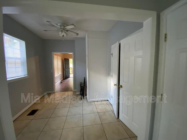 Building Photo - 512 Seiler Ave