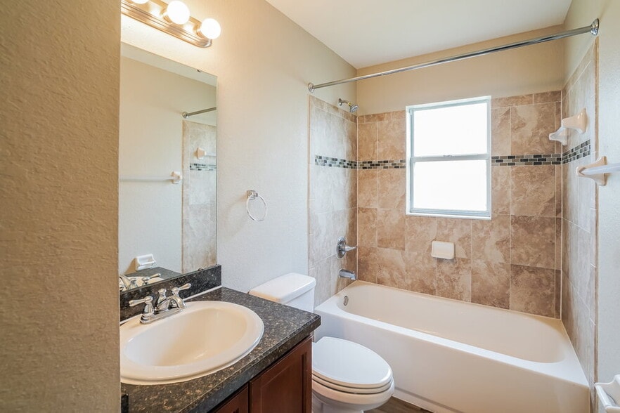 Building Photo - 4736 Summerfield Cir