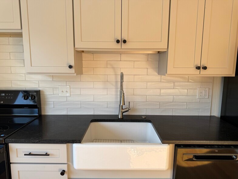 kitchen - 3948 Brittany Cir