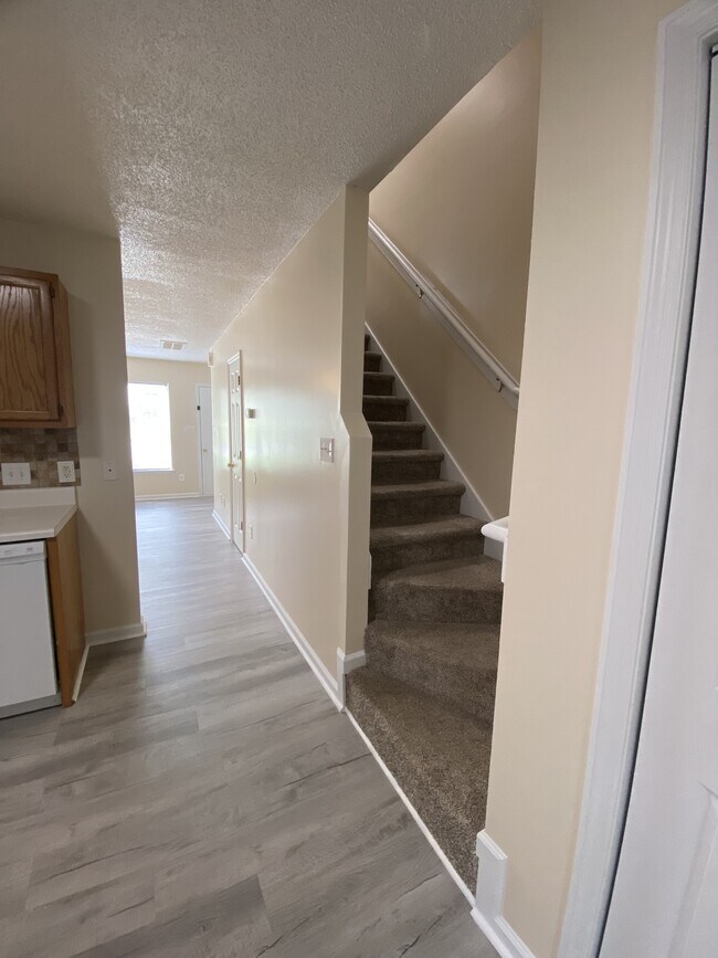 Building Photo - 350 Bracken Pl