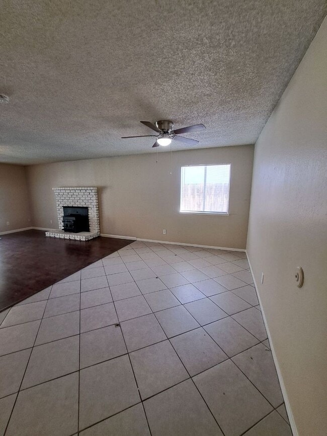 Building Photo - Stunning 4-Bedroom Kerman Home with Swimming Pool Available Soon!