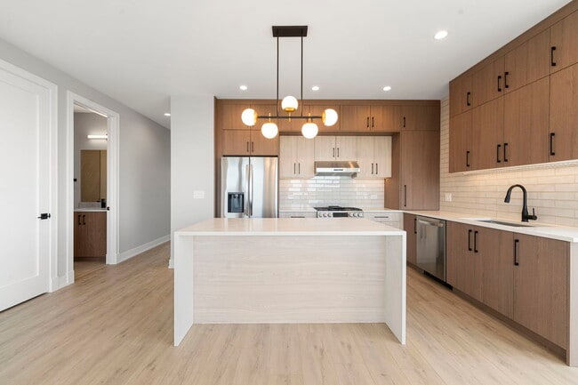 Building Photo - 2355 W Flournoy St