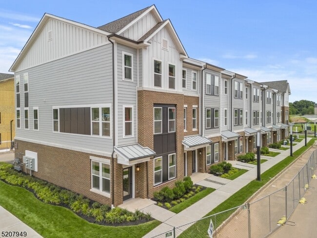 Building Photo - 8 Jessica Ln