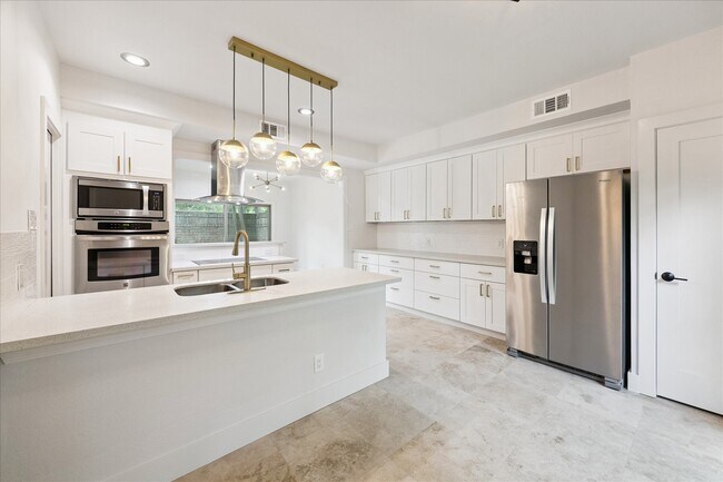 Building Photo - 201 Vanderpool Ln
