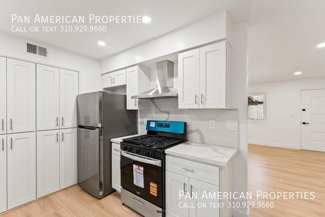 Building Photo - 2060 N Lincoln St