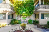 Building Photo - ora125