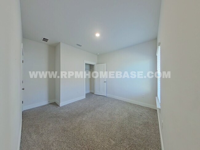 Building Photo - Modern 4-Bedroom Home with Energy-Efficient Features in Kaheeley Ridge!