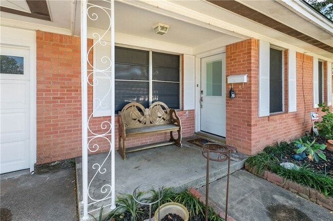 Building Photo - 209 Helena St