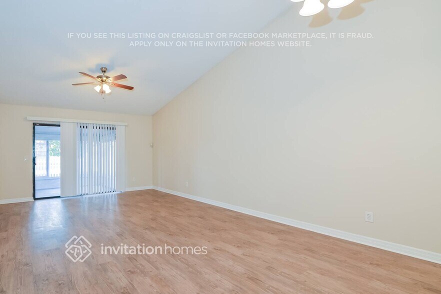 Building Photo - 203 N Lake Ct