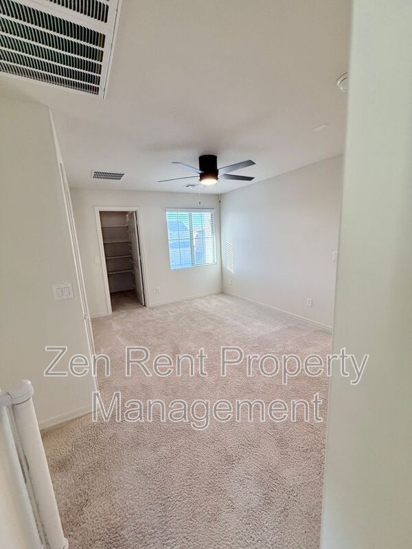 Building Photo - 32209 Daylight Dr