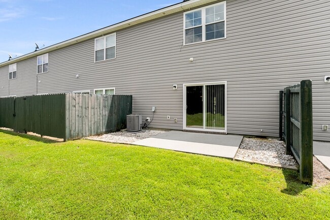Building Photo - 3 Bedroom 2.5 Bathroom Townhome in Richmon...